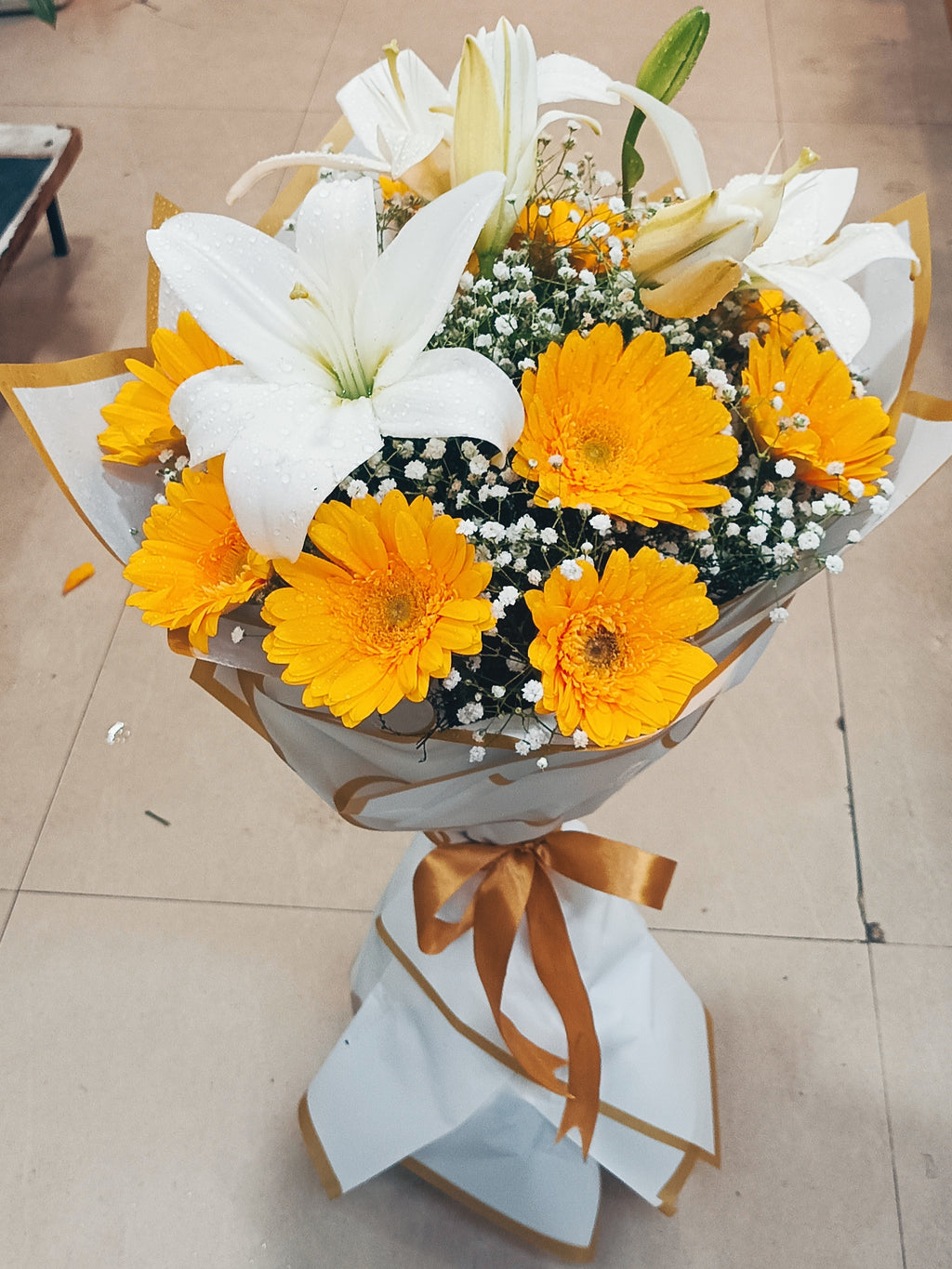 White lily with yellow gerbera
